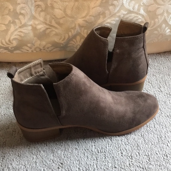 *PRICE FIRM*  Taupe Round Toe Vegan Suede Booties - Picture 5 of 6